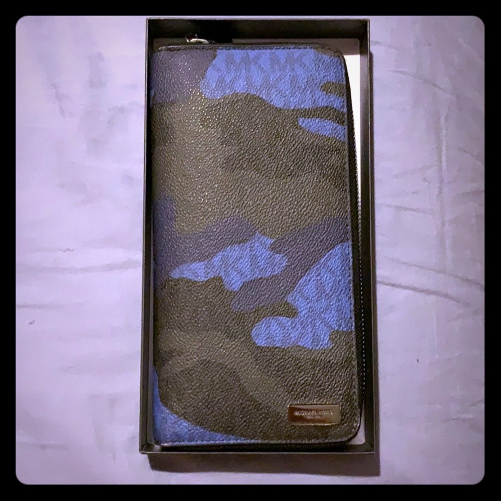 Michael Kors ZIp Wallet